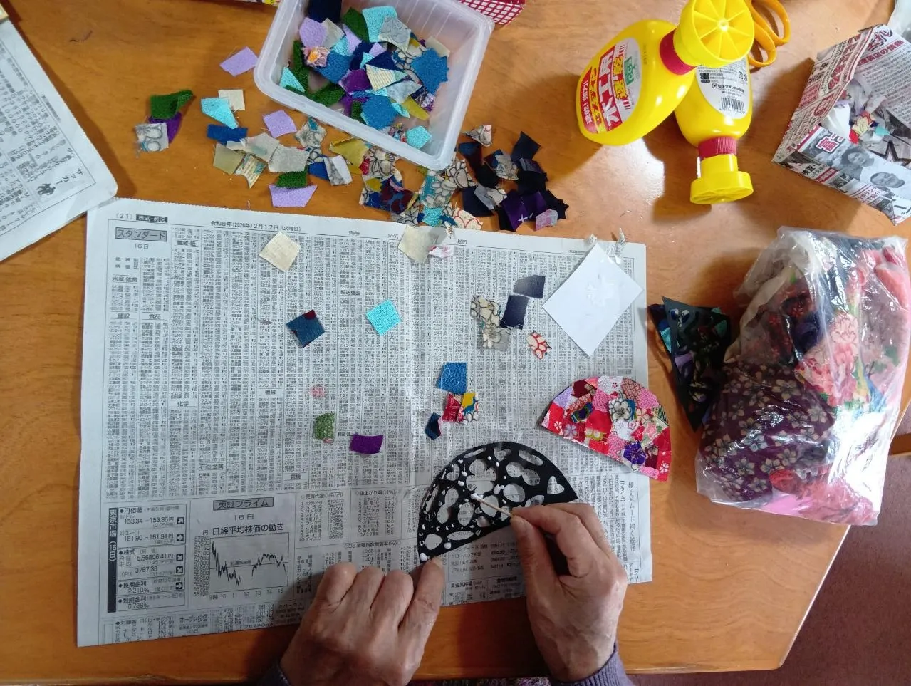 富士通所　個性豊かなお雛様作り